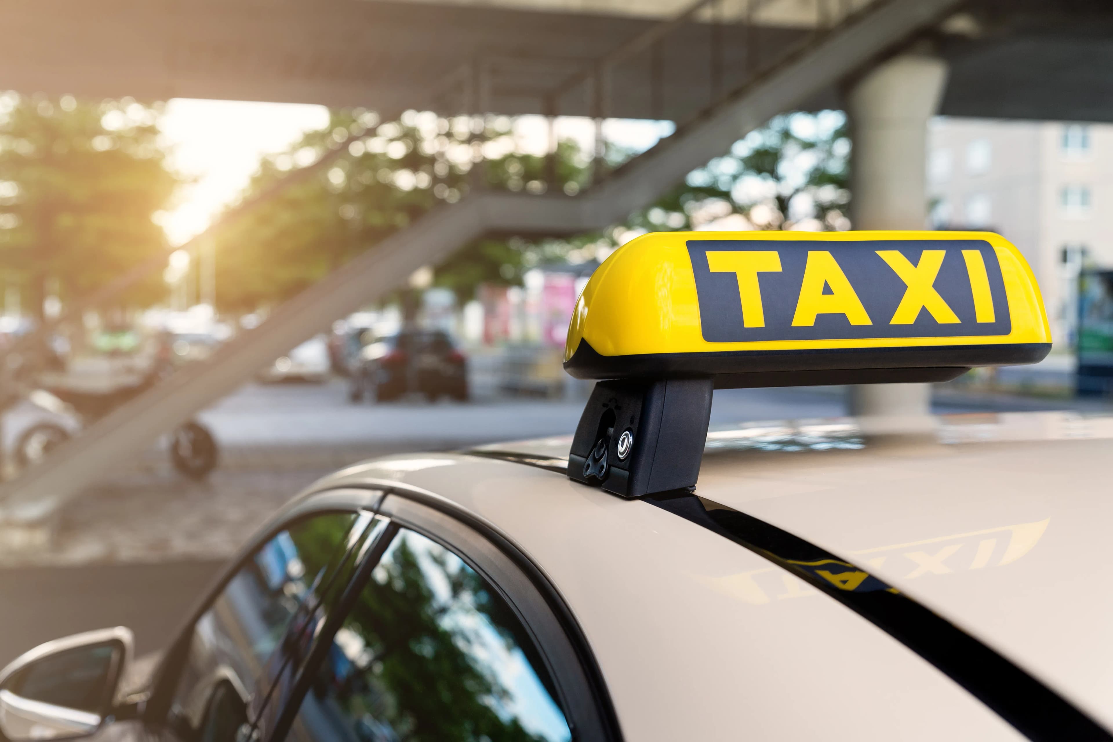 Airport City Taxi vom und zum Flughafen Wien Schwechat, Flughafentransfer 